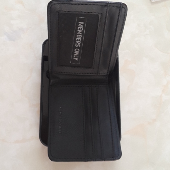 Men's Members Only Wallet - Picture 6 of 6